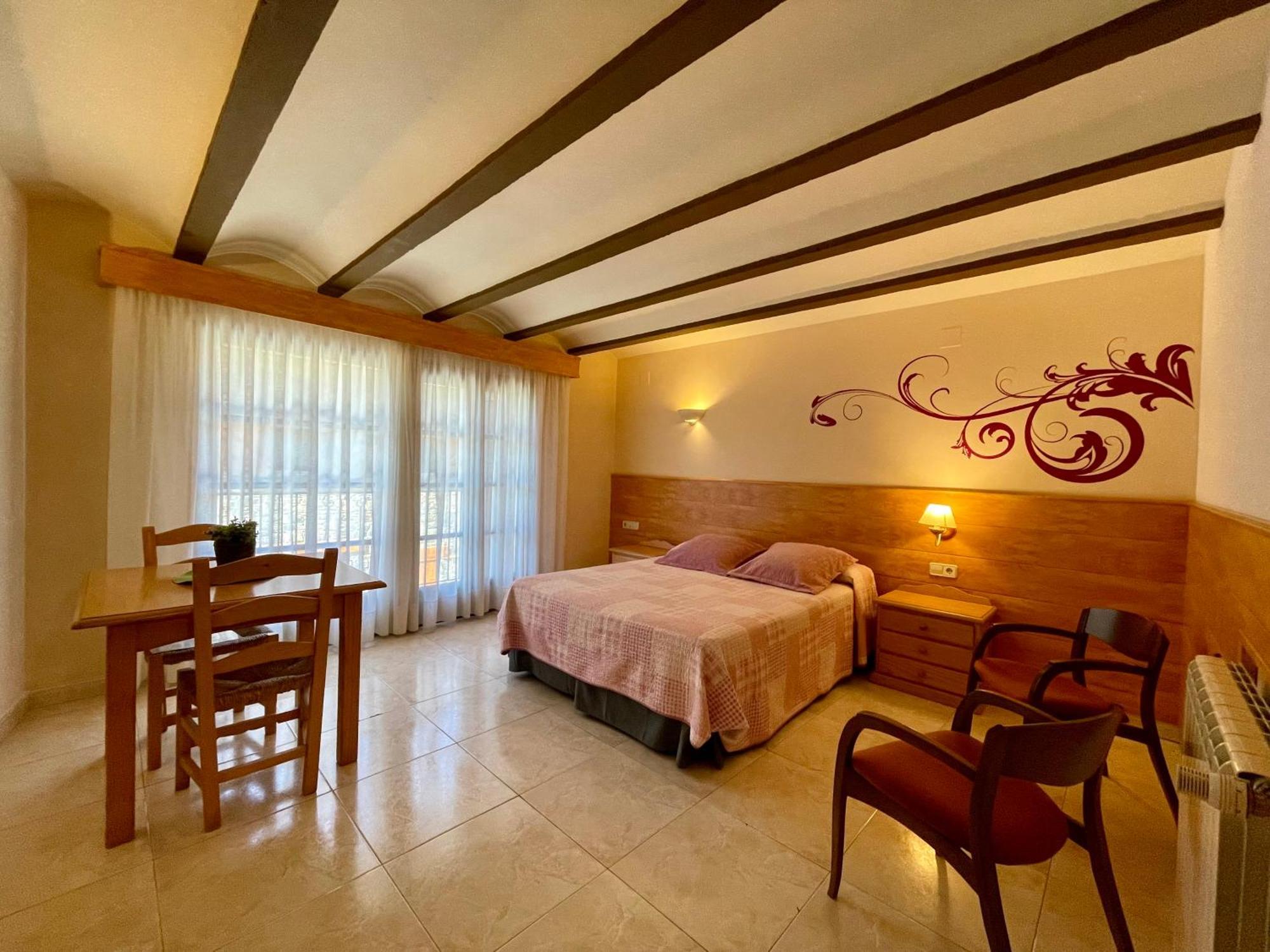 Aparthotel Les Corts Llivia Ngoại thất bức ảnh