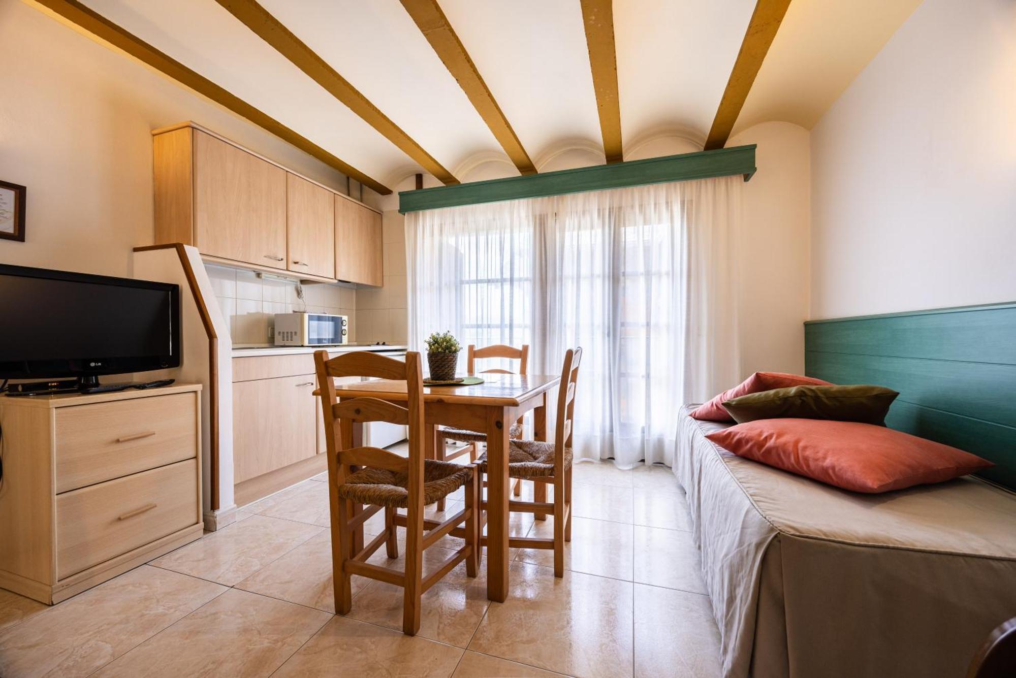 Aparthotel Les Corts Llivia Ngoại thất bức ảnh