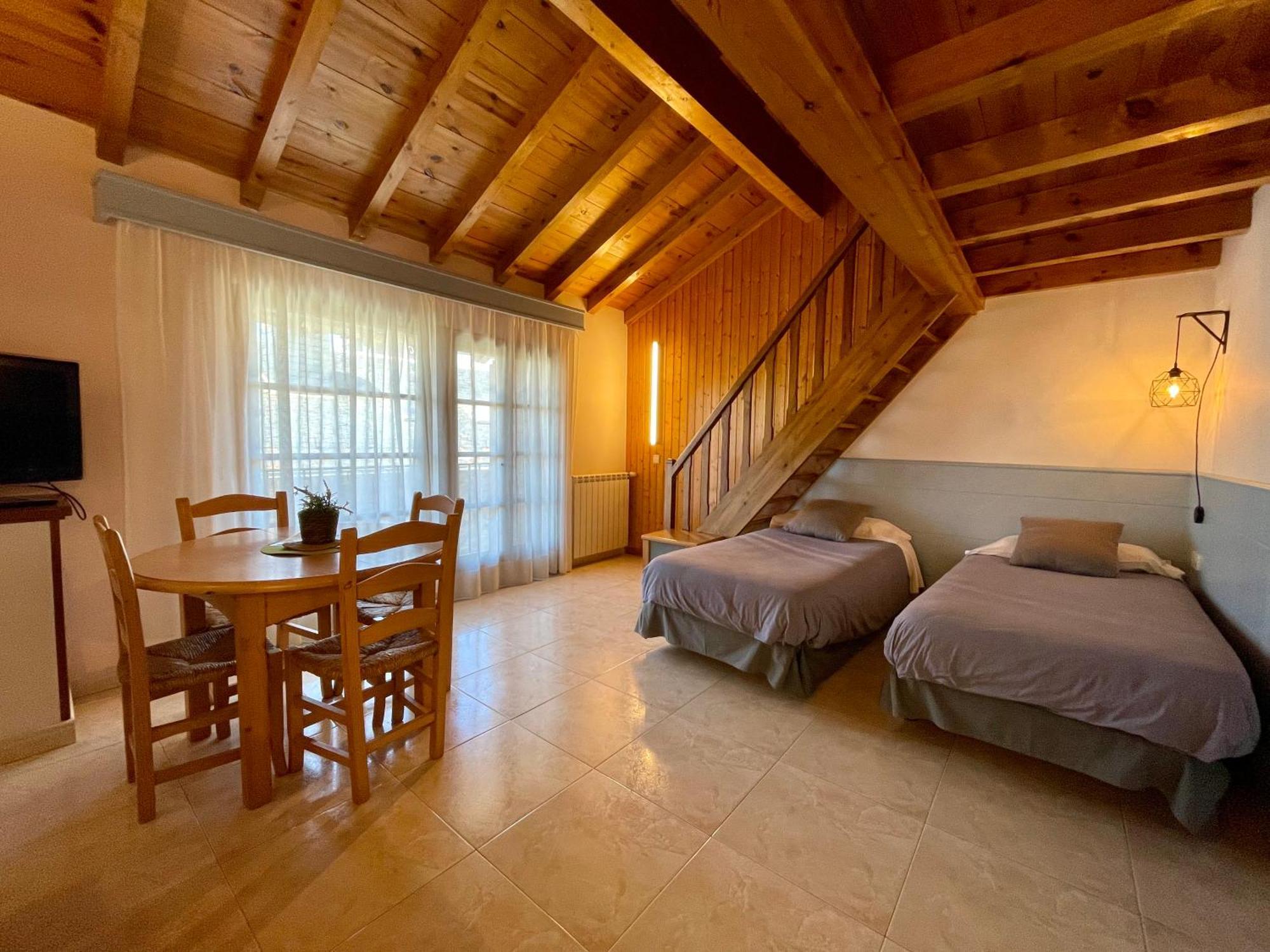 Aparthotel Les Corts Llivia Ngoại thất bức ảnh