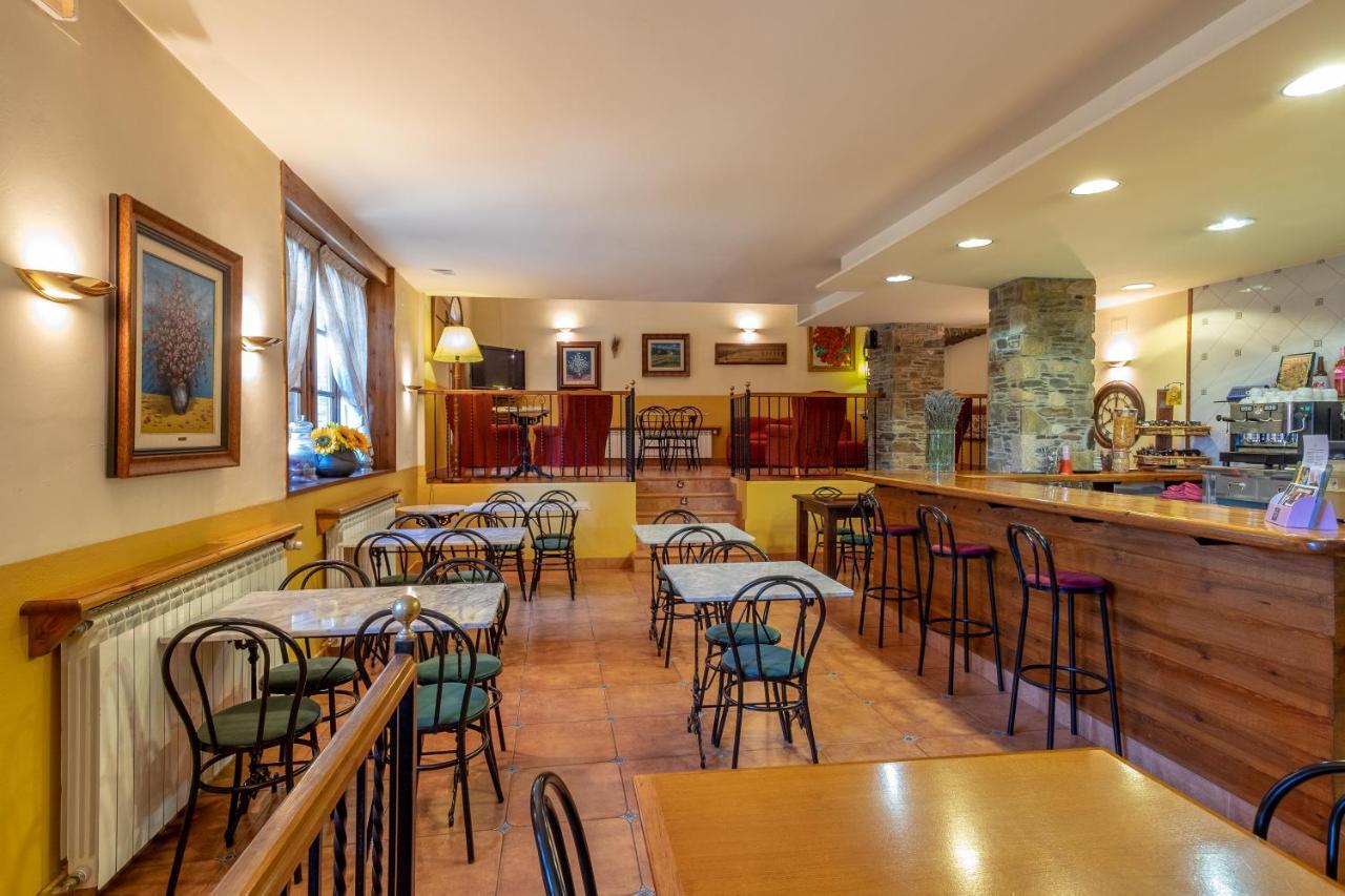Aparthotel Les Corts Llivia Ngoại thất bức ảnh